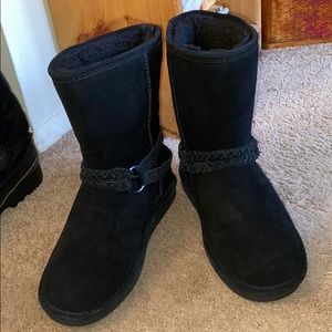 Very gently worn Bearpaw winter boots